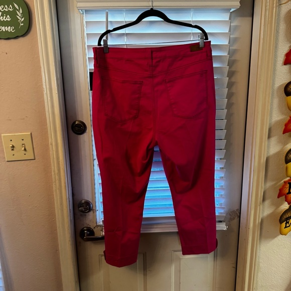 Crown & Ivy High Rise Skinny Crop NWT*** - Picture 6 of 6